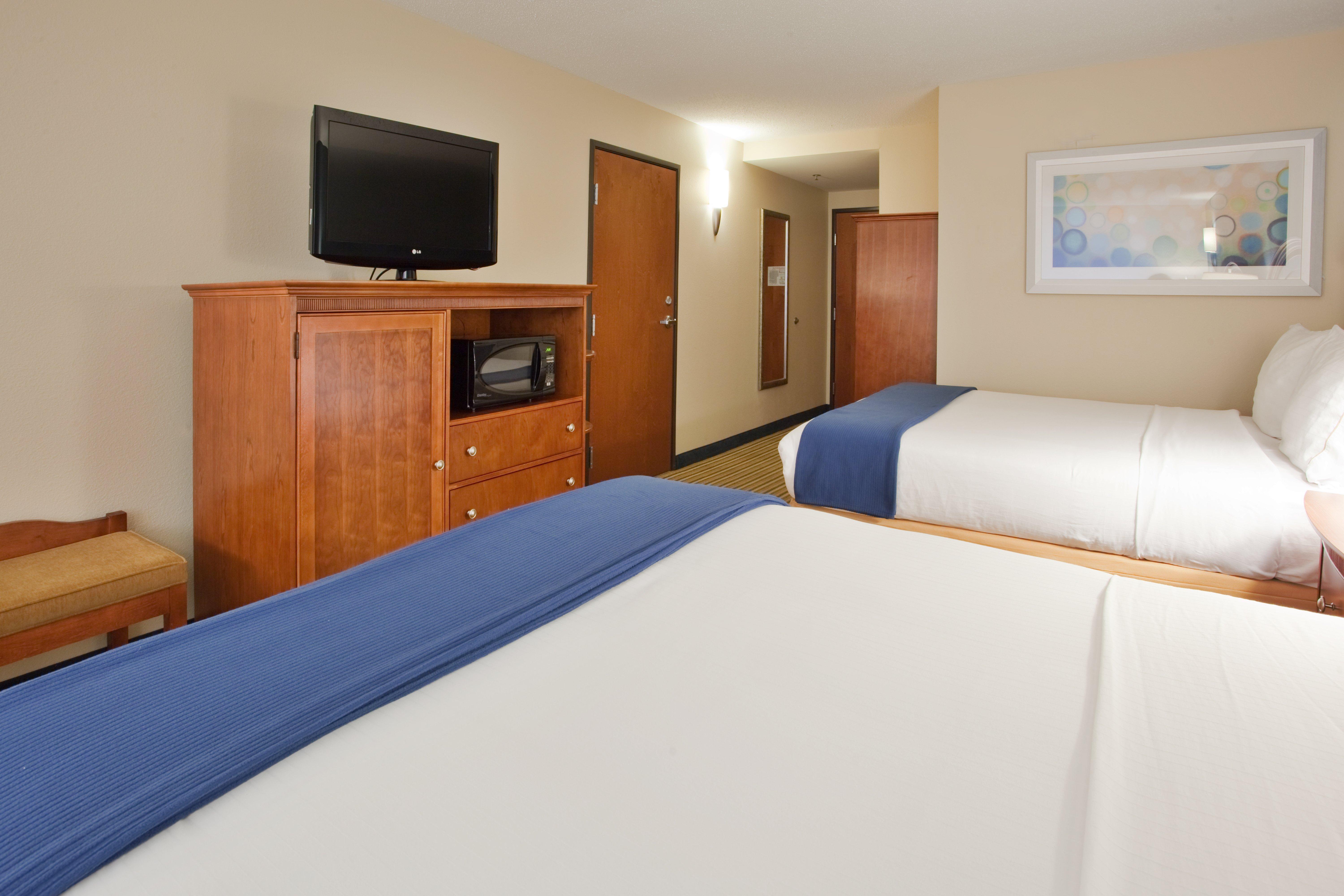 Holiday Inn Express Hotel & Suites Fredericksburg By Ihg Exterior photo