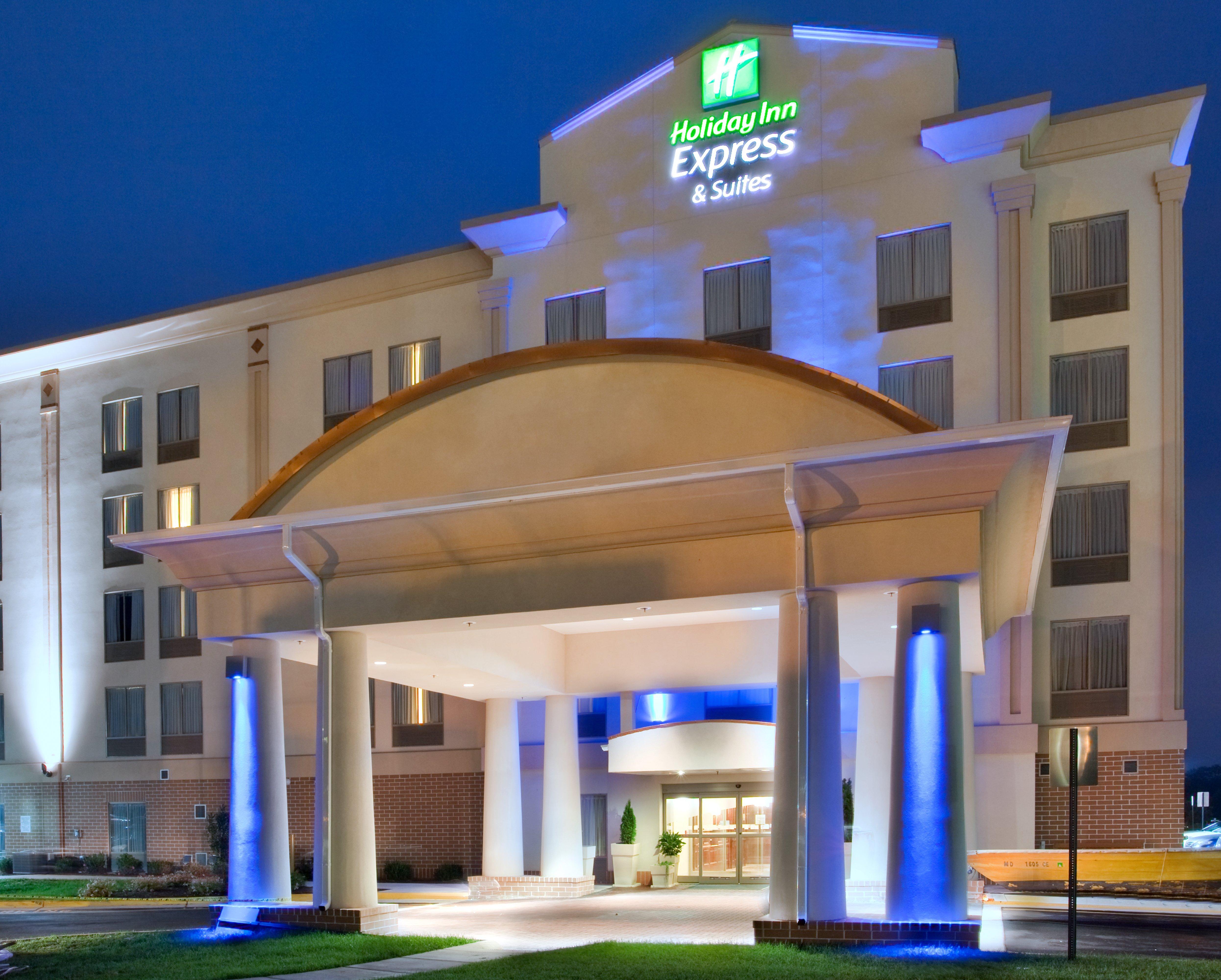 Holiday Inn Express Hotel & Suites Fredericksburg By Ihg Exterior photo
