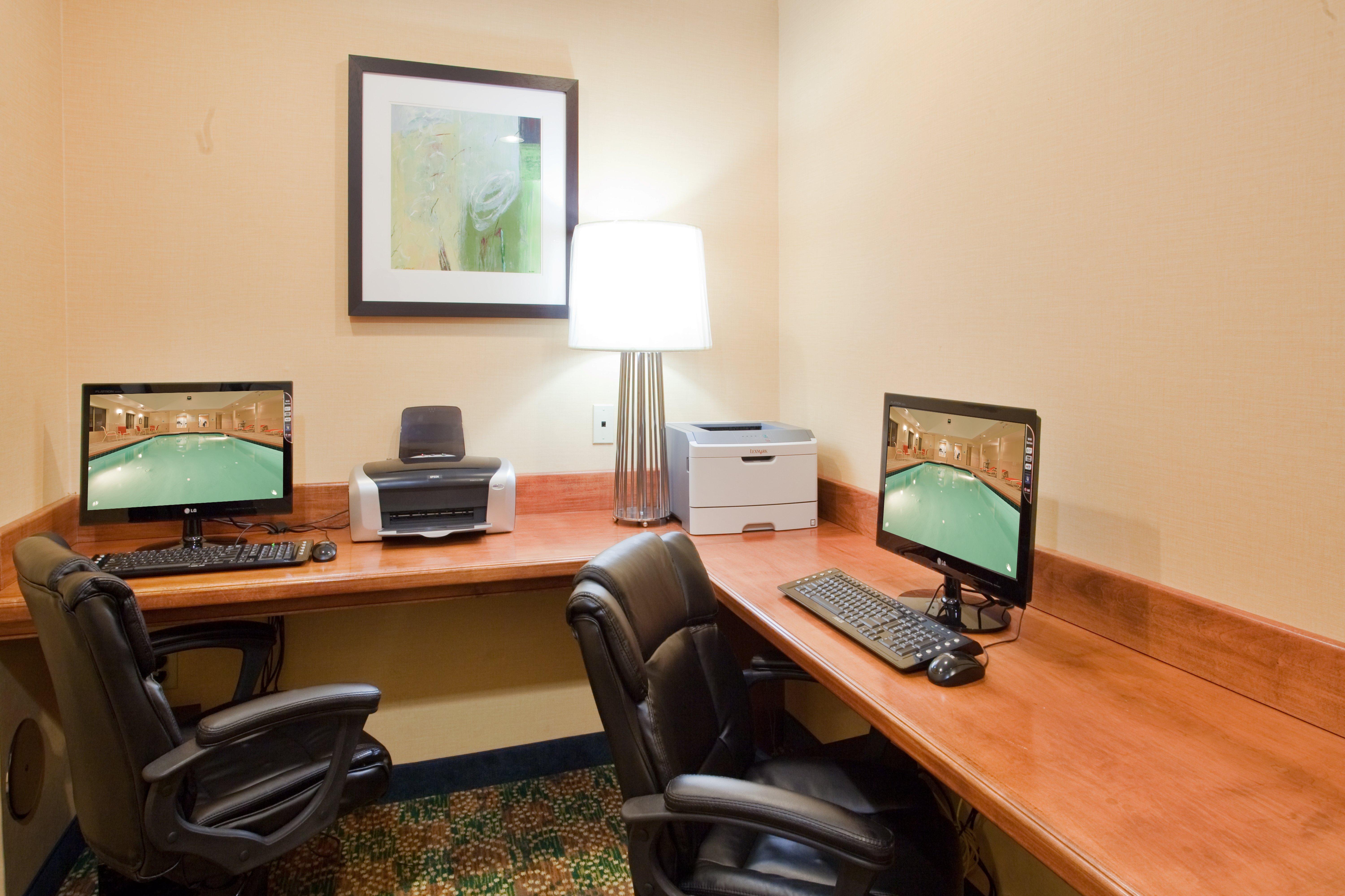 Holiday Inn Express Hotel & Suites Fredericksburg By Ihg Exterior photo