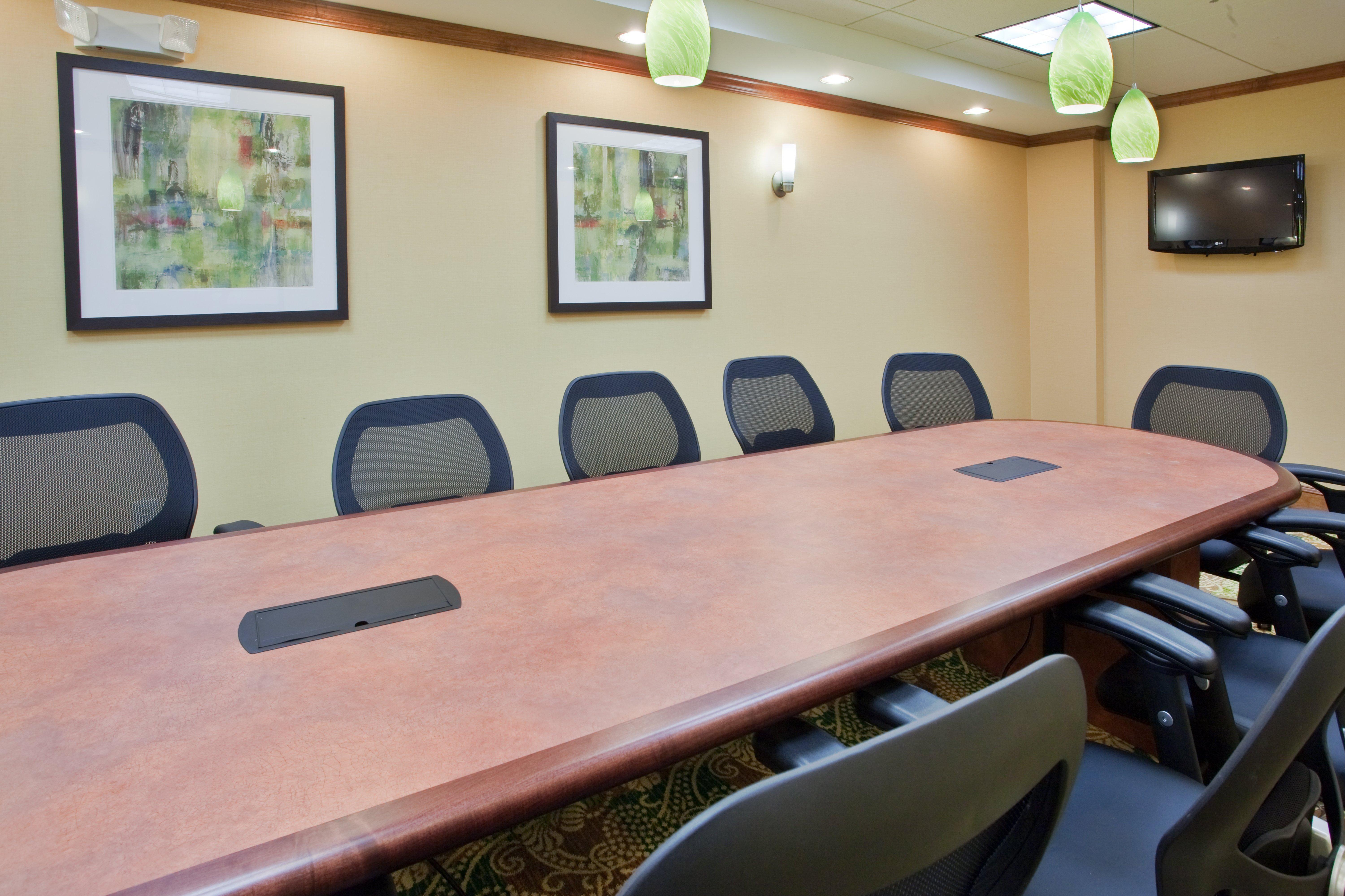 Holiday Inn Express Hotel & Suites Fredericksburg By Ihg Exterior photo