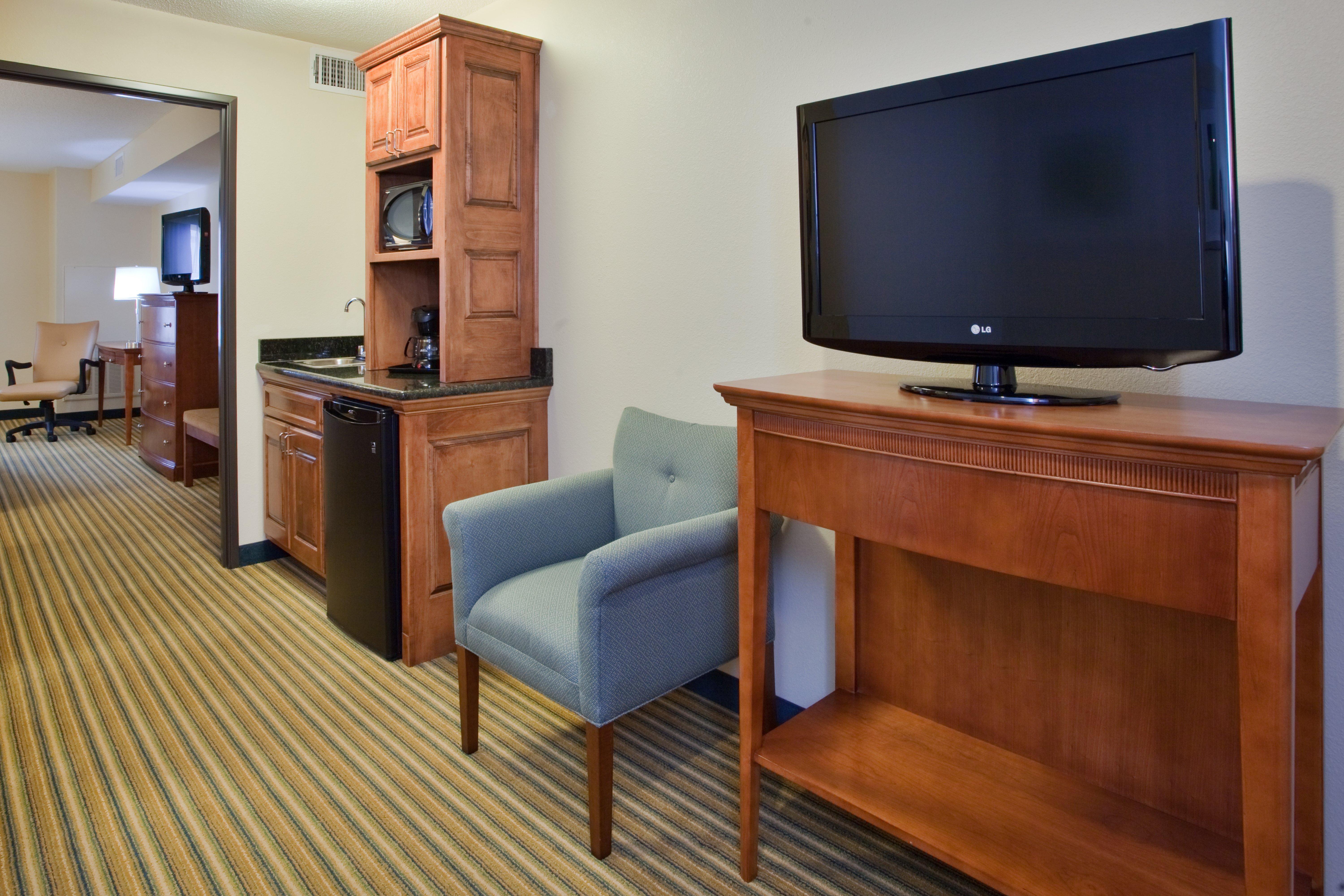 Holiday Inn Express Hotel & Suites Fredericksburg By Ihg Exterior photo