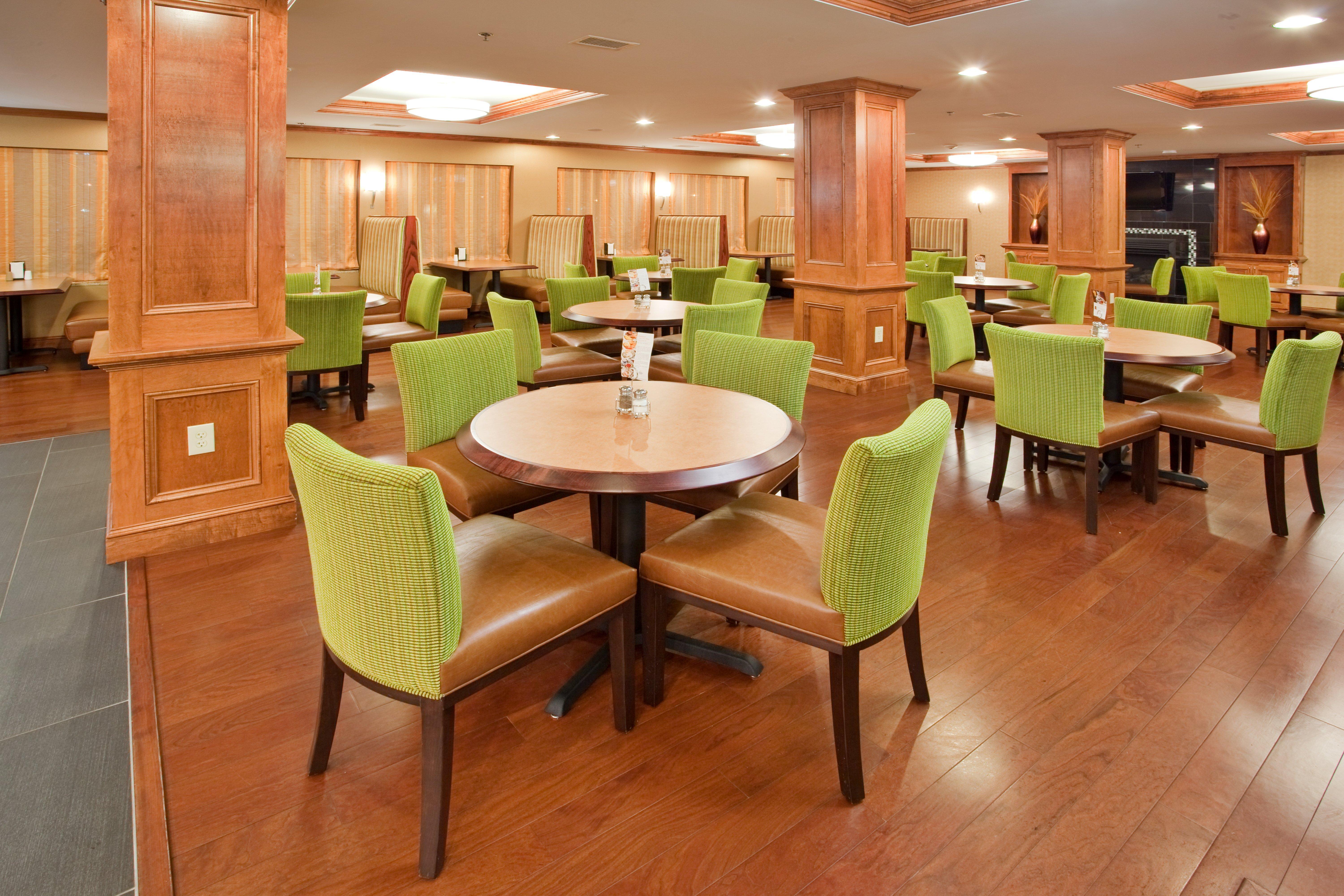Holiday Inn Express Hotel & Suites Fredericksburg By Ihg Exterior photo