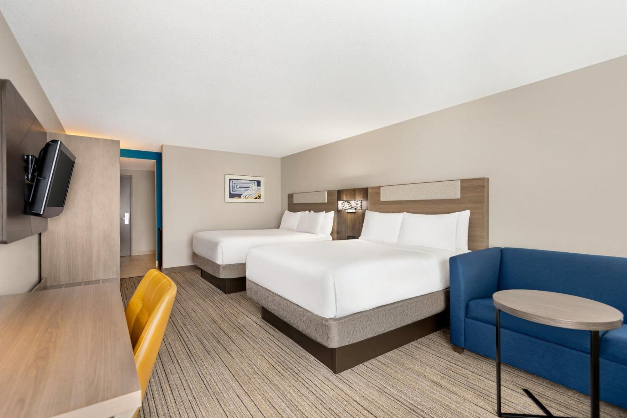 Holiday Inn Express Hotel & Suites Fredericksburg By Ihg Exterior photo