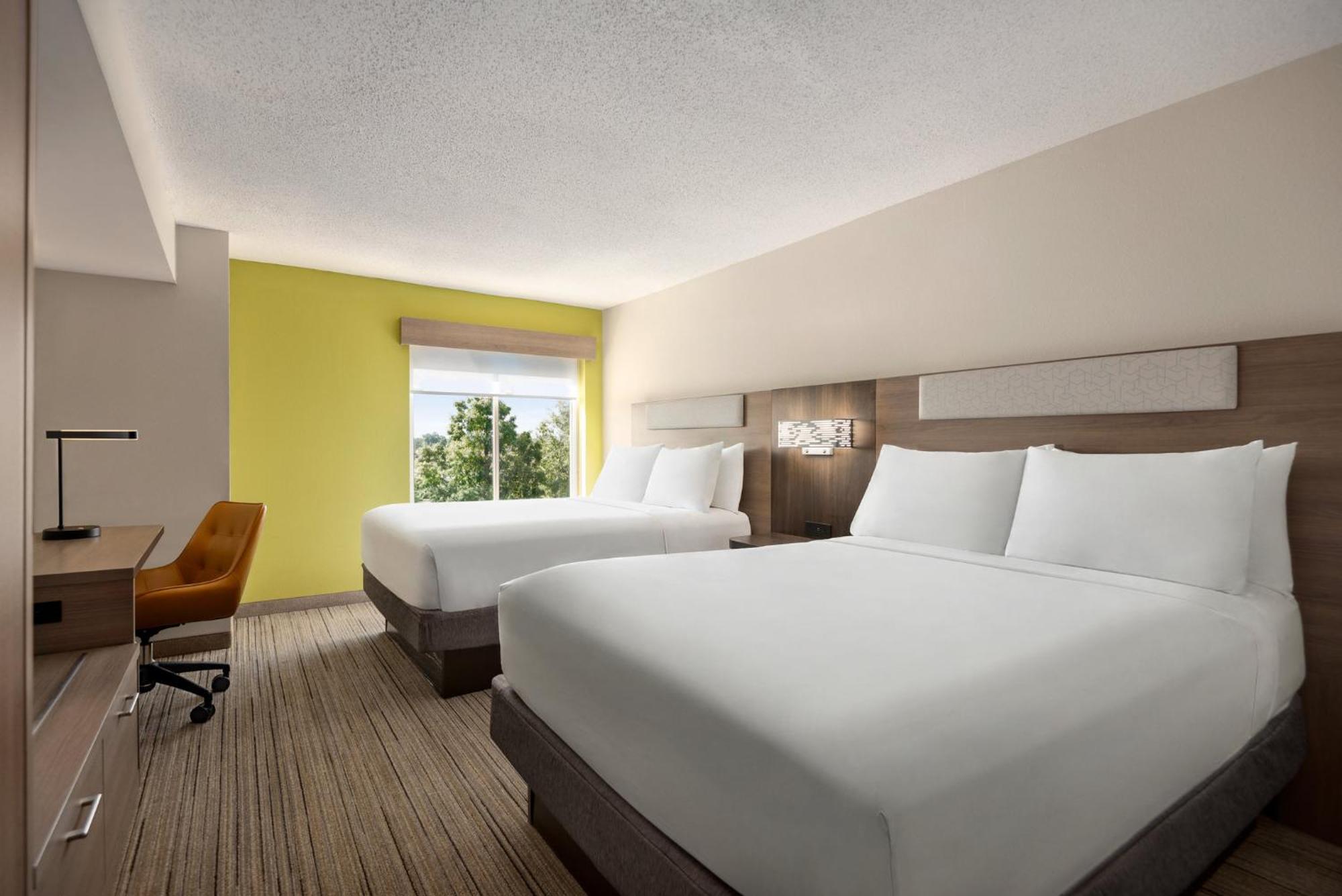 Holiday Inn Express Hotel & Suites Fredericksburg By Ihg Exterior photo