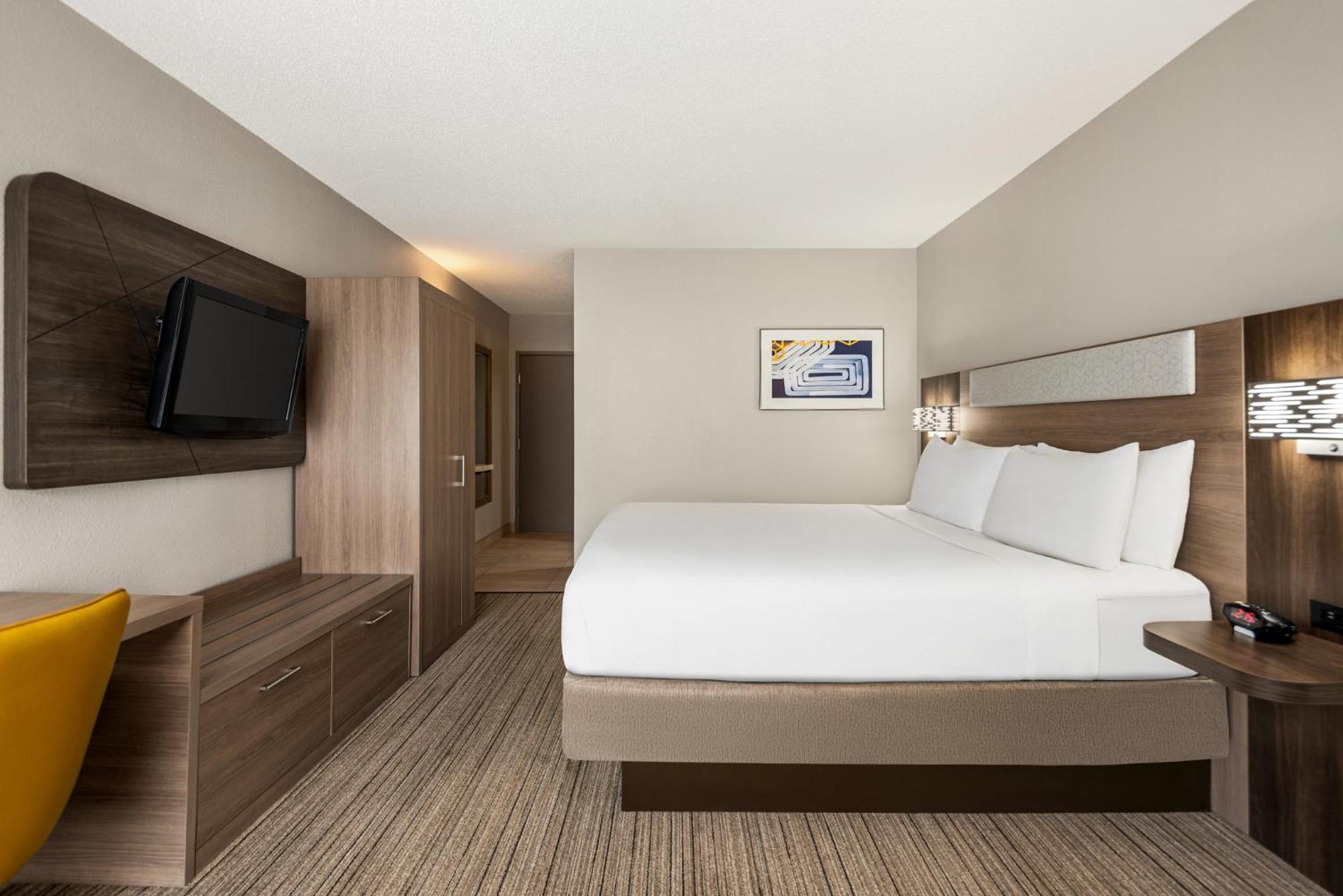 Holiday Inn Express Hotel & Suites Fredericksburg By Ihg Exterior photo