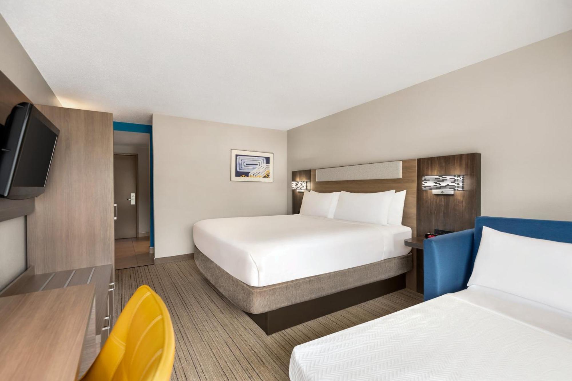 Holiday Inn Express Hotel & Suites Fredericksburg By Ihg Exterior photo