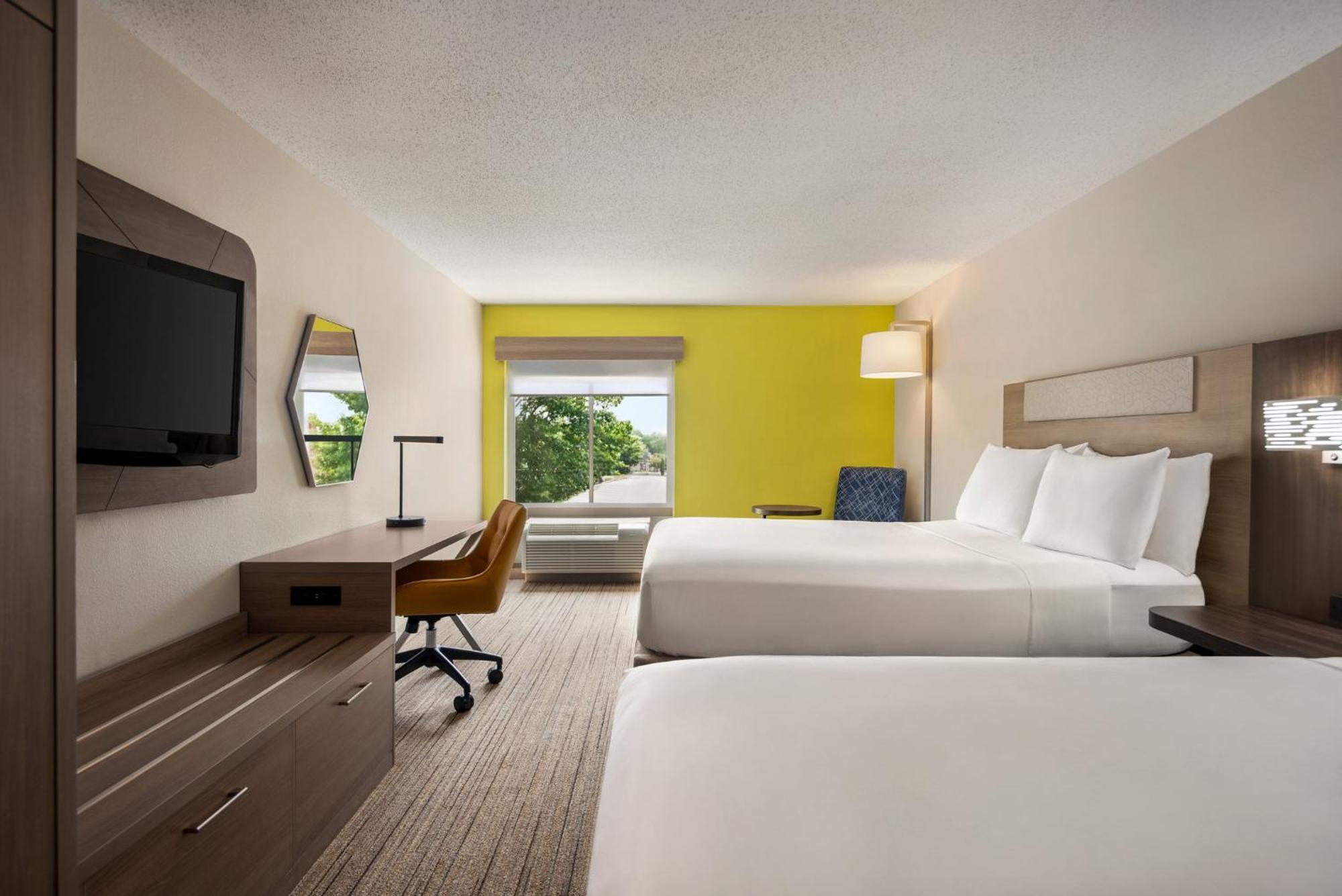 Holiday Inn Express Hotel & Suites Fredericksburg By Ihg Exterior photo
